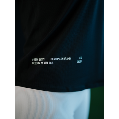 VØID CROP TOP black